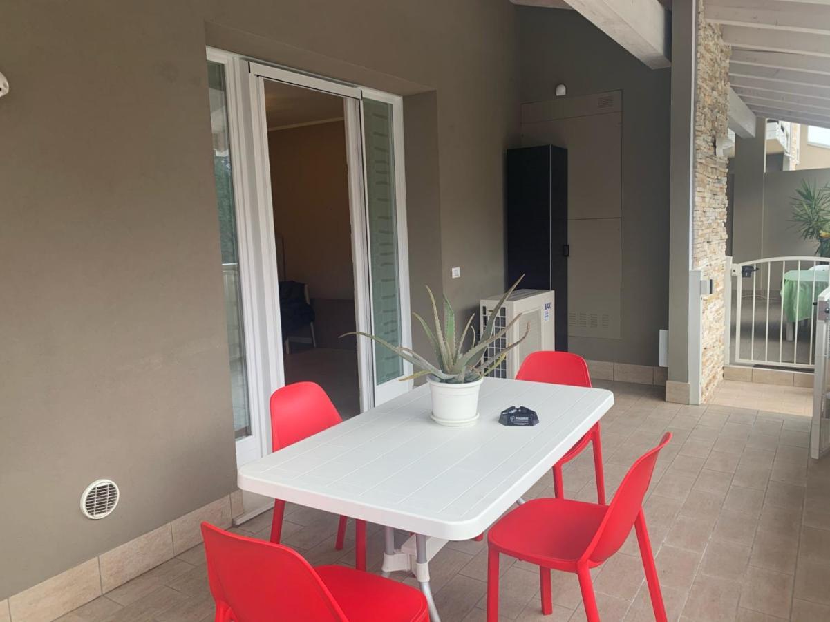 Le Noir Appartment Peschiera del Garda Bagian luar foto
