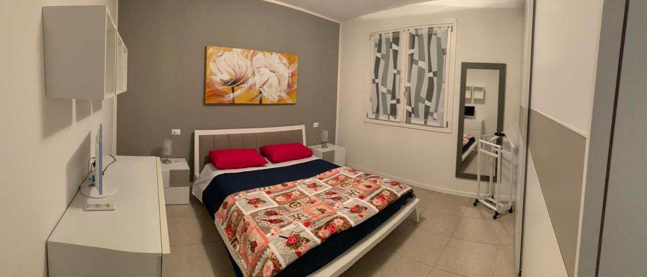 Le Noir Appartment Peschiera del Garda Bagian luar foto