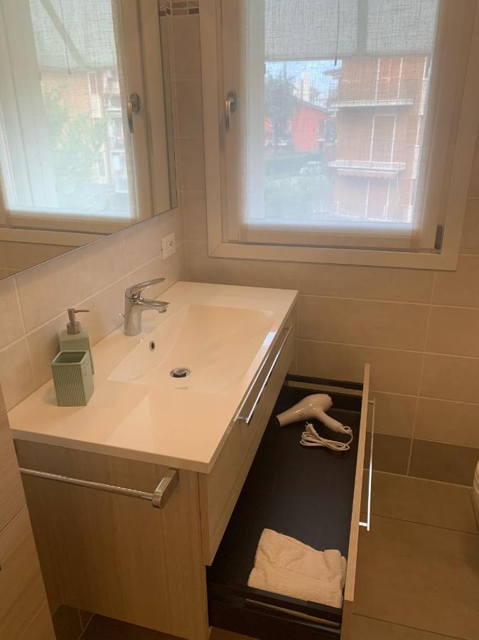 Le Noir Appartment Peschiera del Garda Bagian luar foto