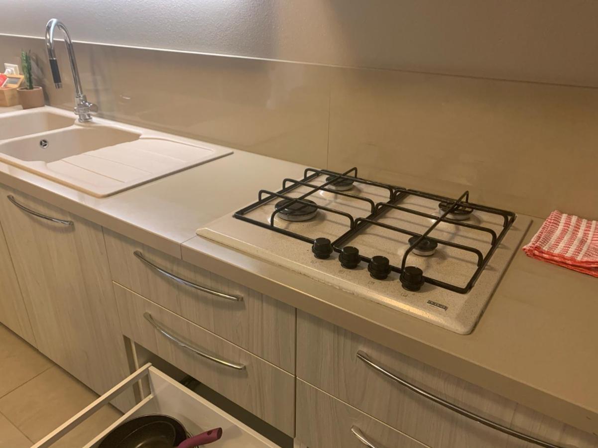 Le Noir Appartment Peschiera del Garda Bagian luar foto
