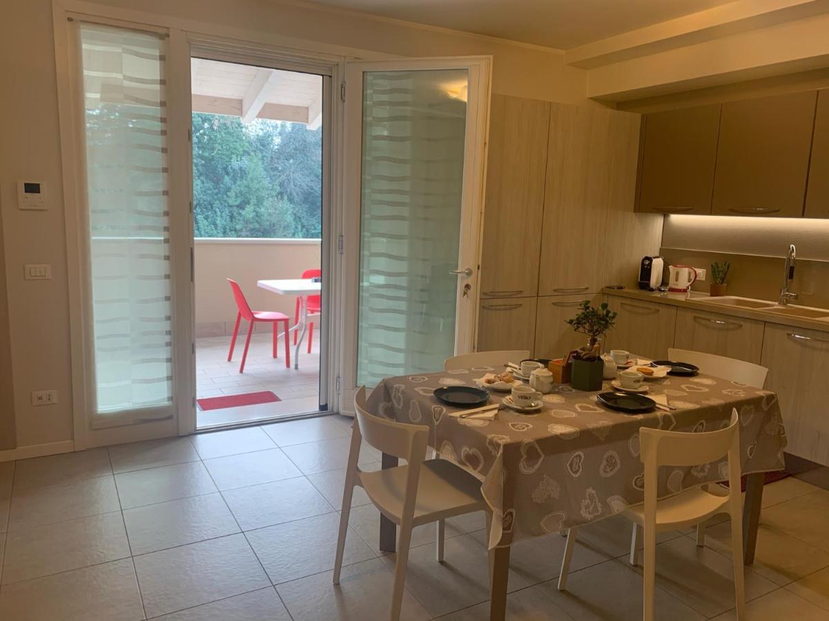 Le Noir Appartment Peschiera del Garda Bagian luar foto