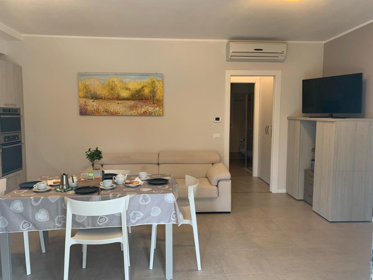 Le Noir Appartment Peschiera del Garda Bagian luar foto