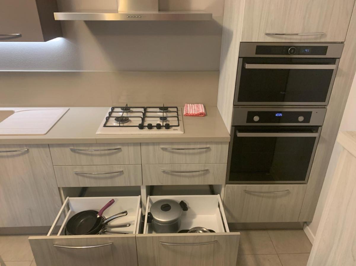 Le Noir Appartment Peschiera del Garda Bagian luar foto