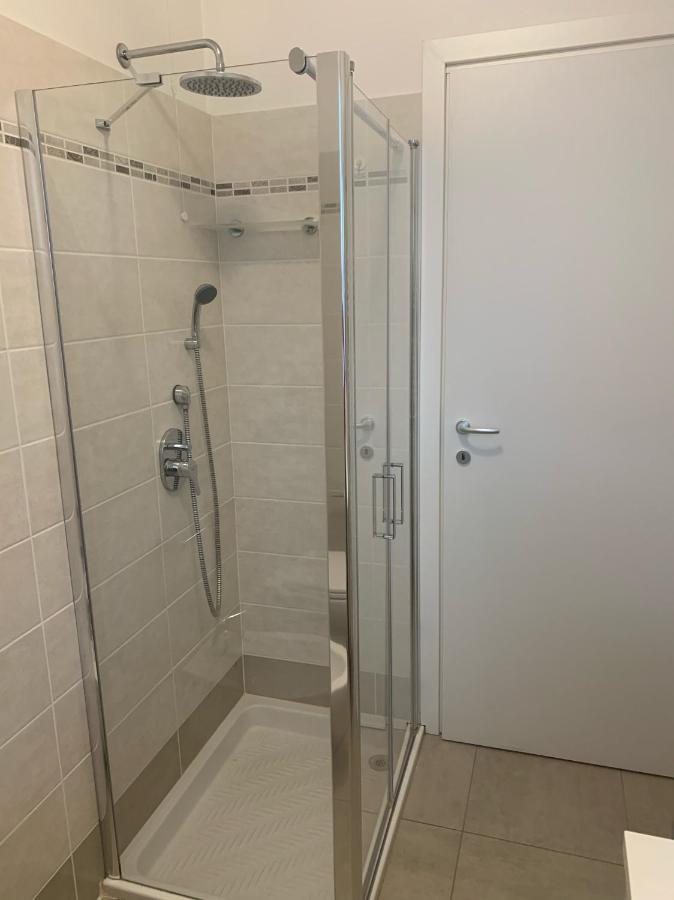 Le Noir Appartment Peschiera del Garda Bagian luar foto