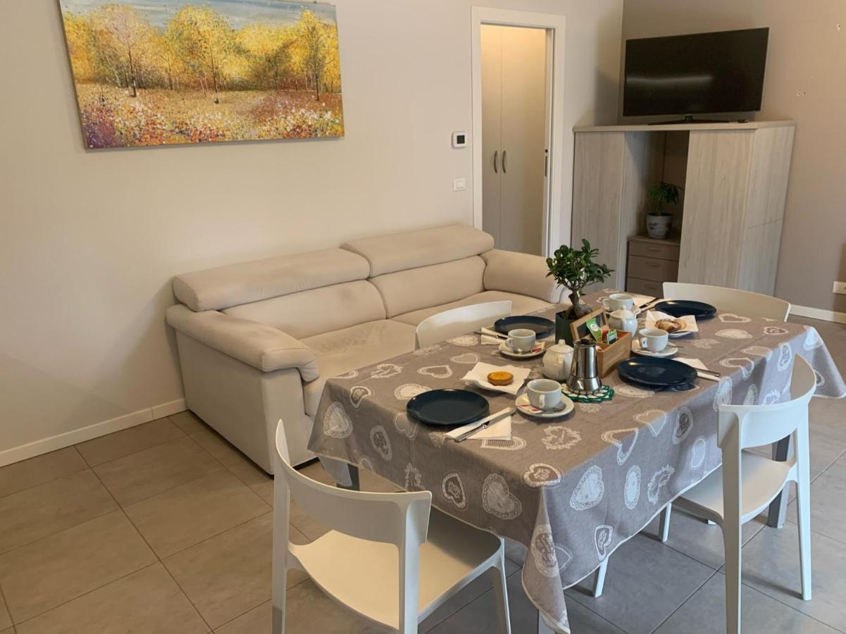 Le Noir Appartment Peschiera del Garda Bagian luar foto