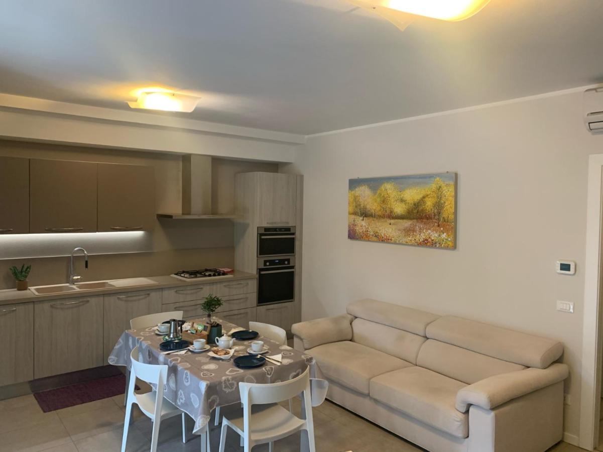 Le Noir Appartment Peschiera del Garda Bagian luar foto