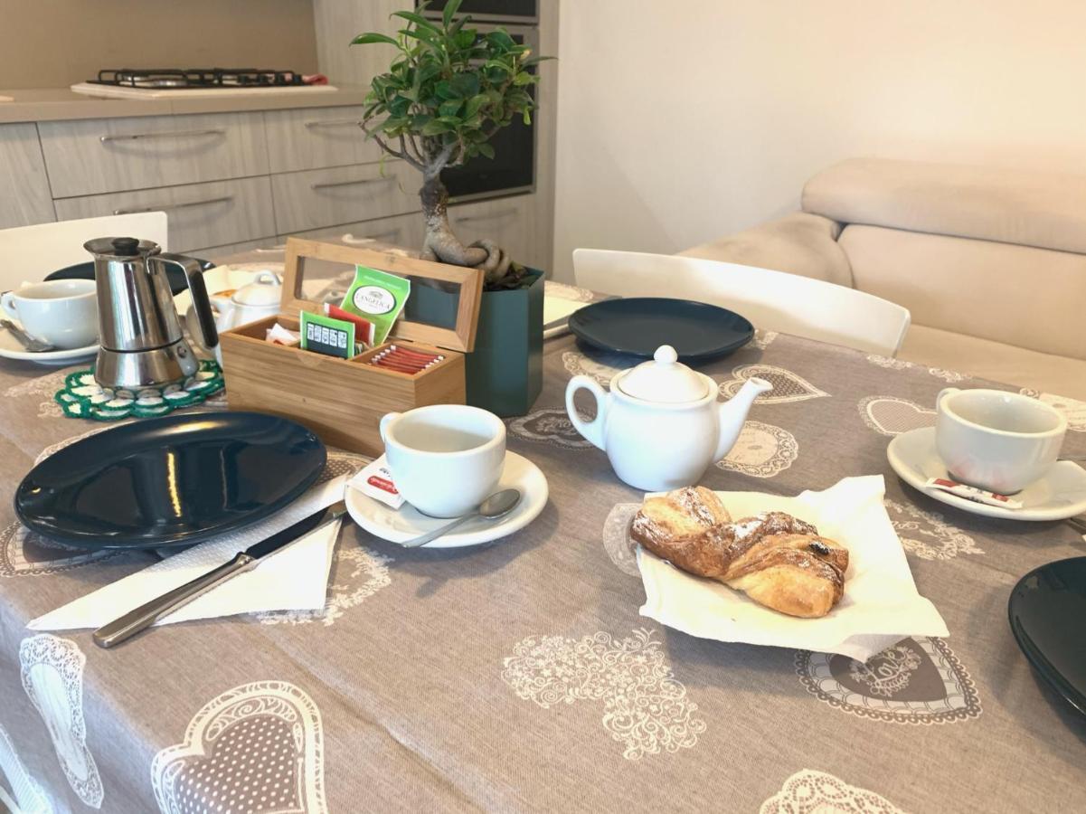 Le Noir Appartment Peschiera del Garda Bagian luar foto