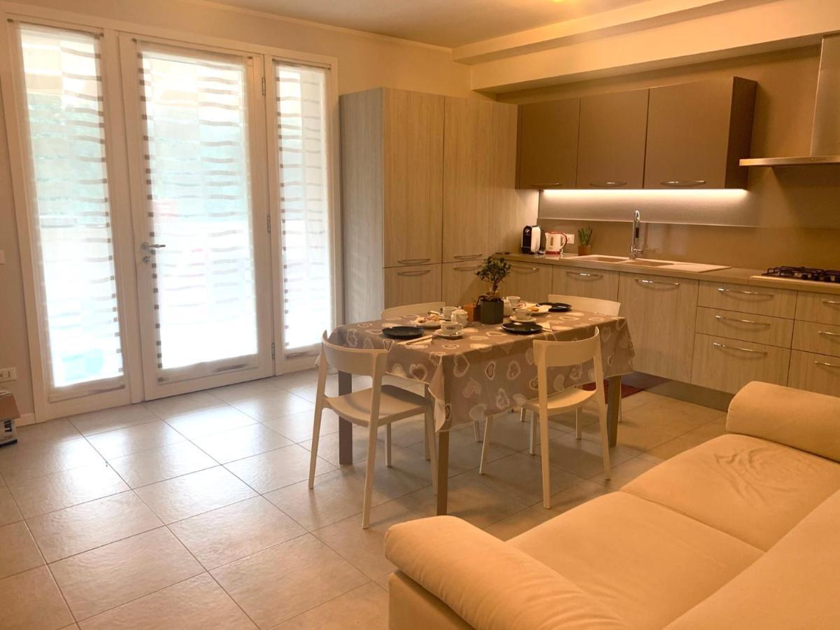 Le Noir Appartment Peschiera del Garda Bagian luar foto