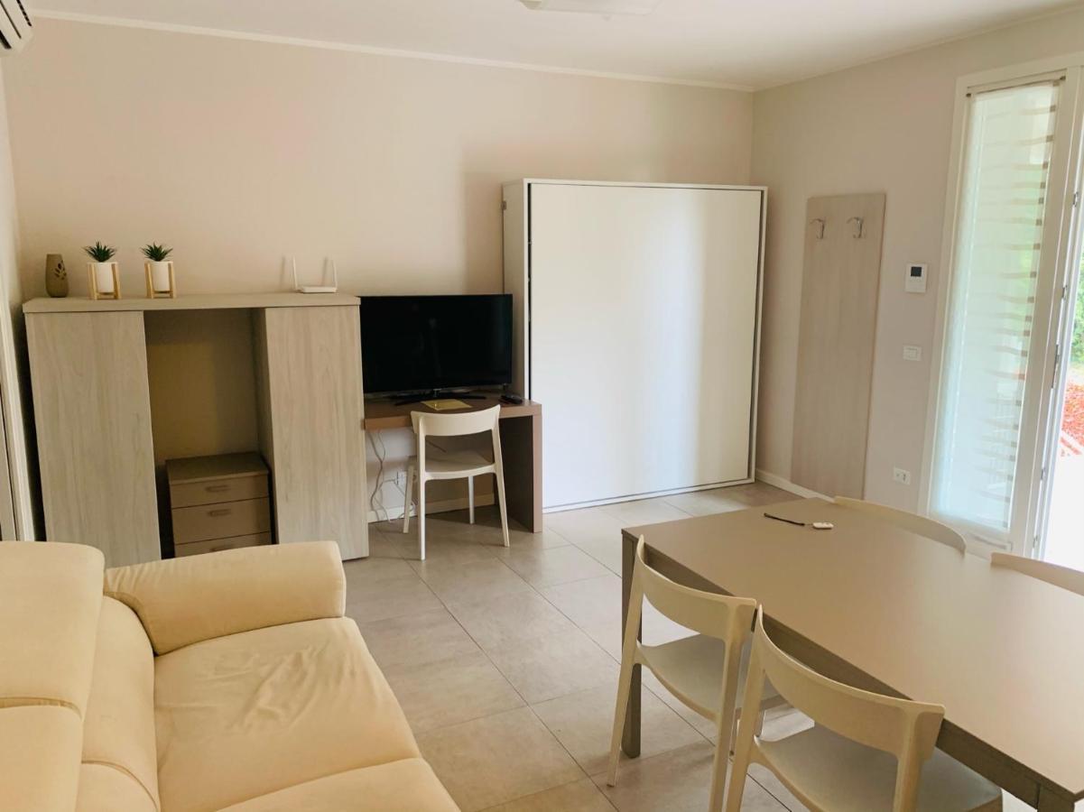 Le Noir Appartment Peschiera del Garda Bagian luar foto
